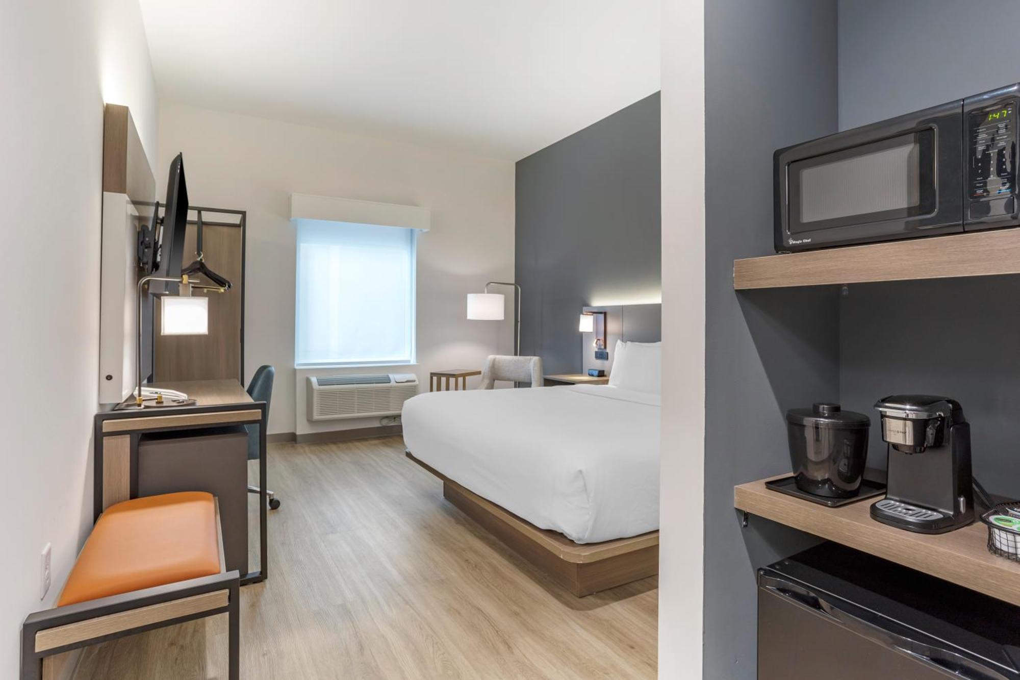 Comfort Inn & Suites Newark Liberty International Airport Exterior foto