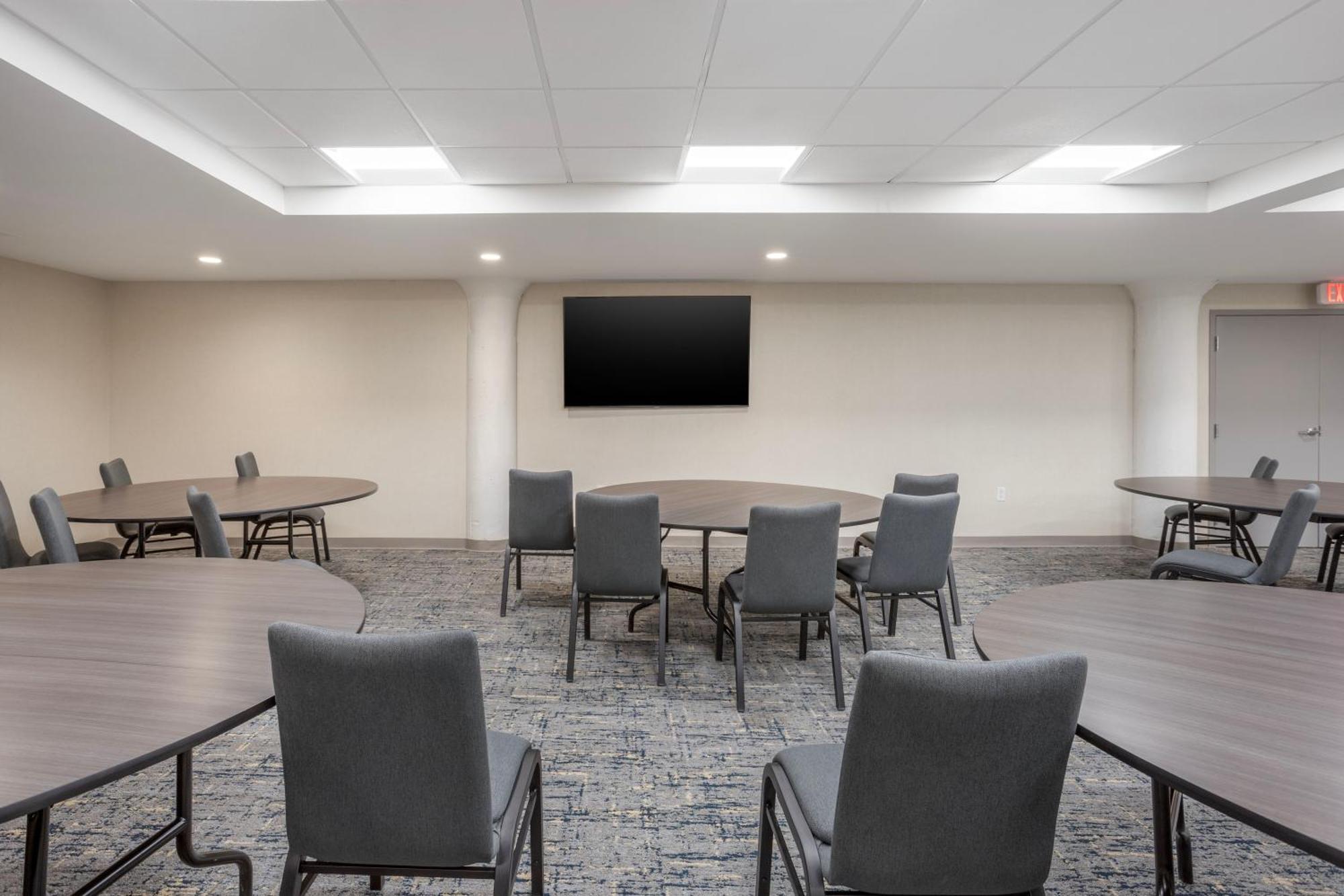 Comfort Inn & Suites Newark Liberty International Airport Exterior foto