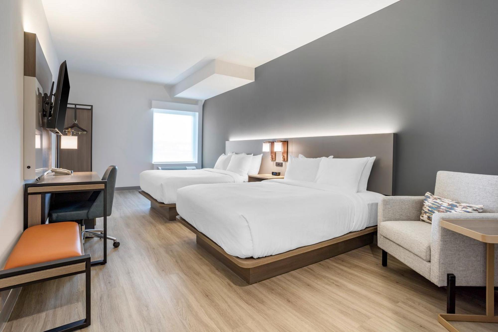 Comfort Inn & Suites Newark Liberty International Airport Exterior foto