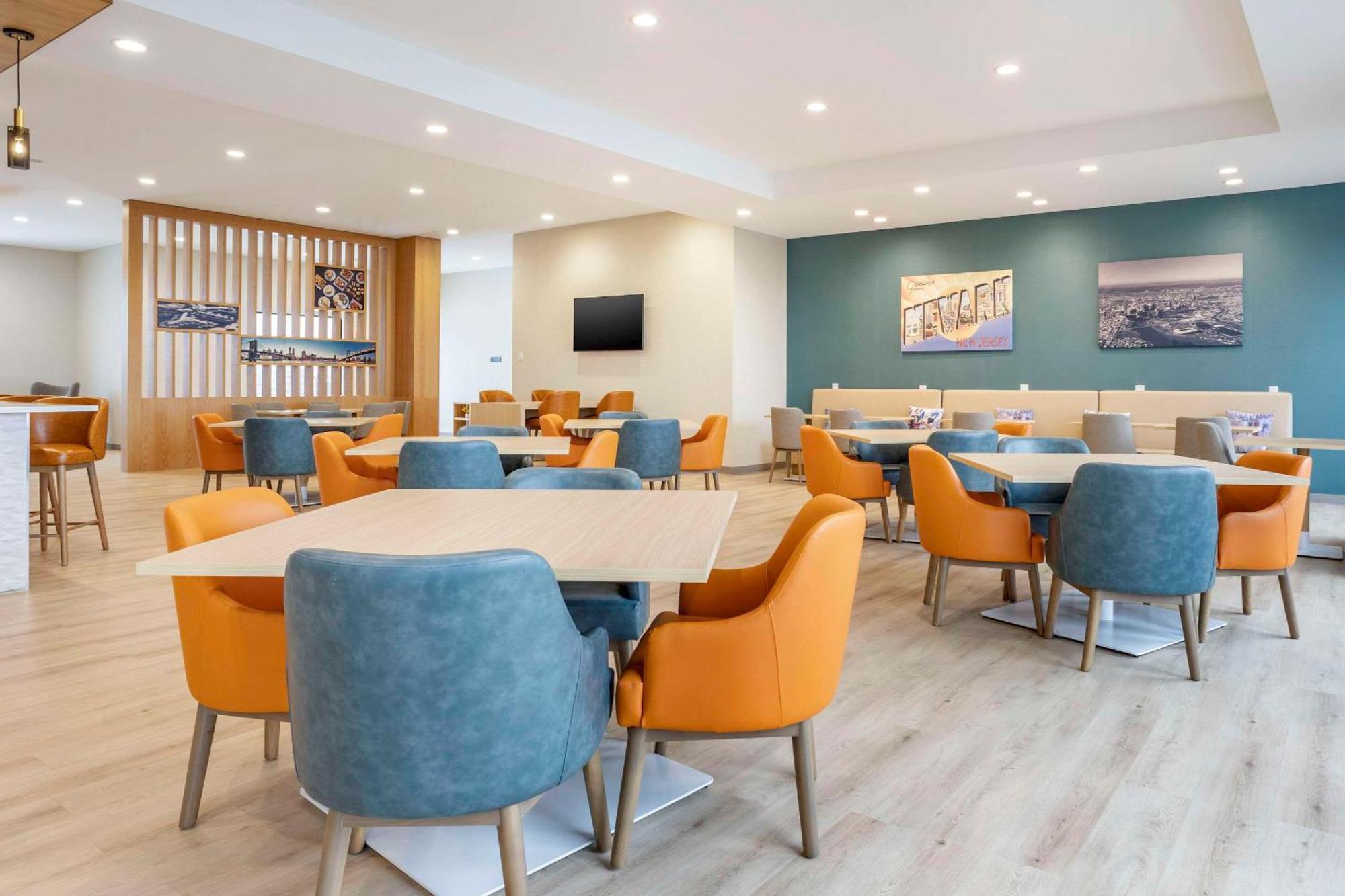 Comfort Inn & Suites Newark Liberty International Airport Exterior foto