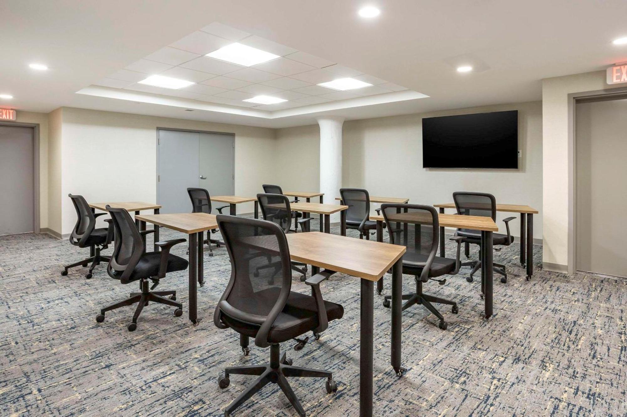 Comfort Inn & Suites Newark Liberty International Airport Exterior foto