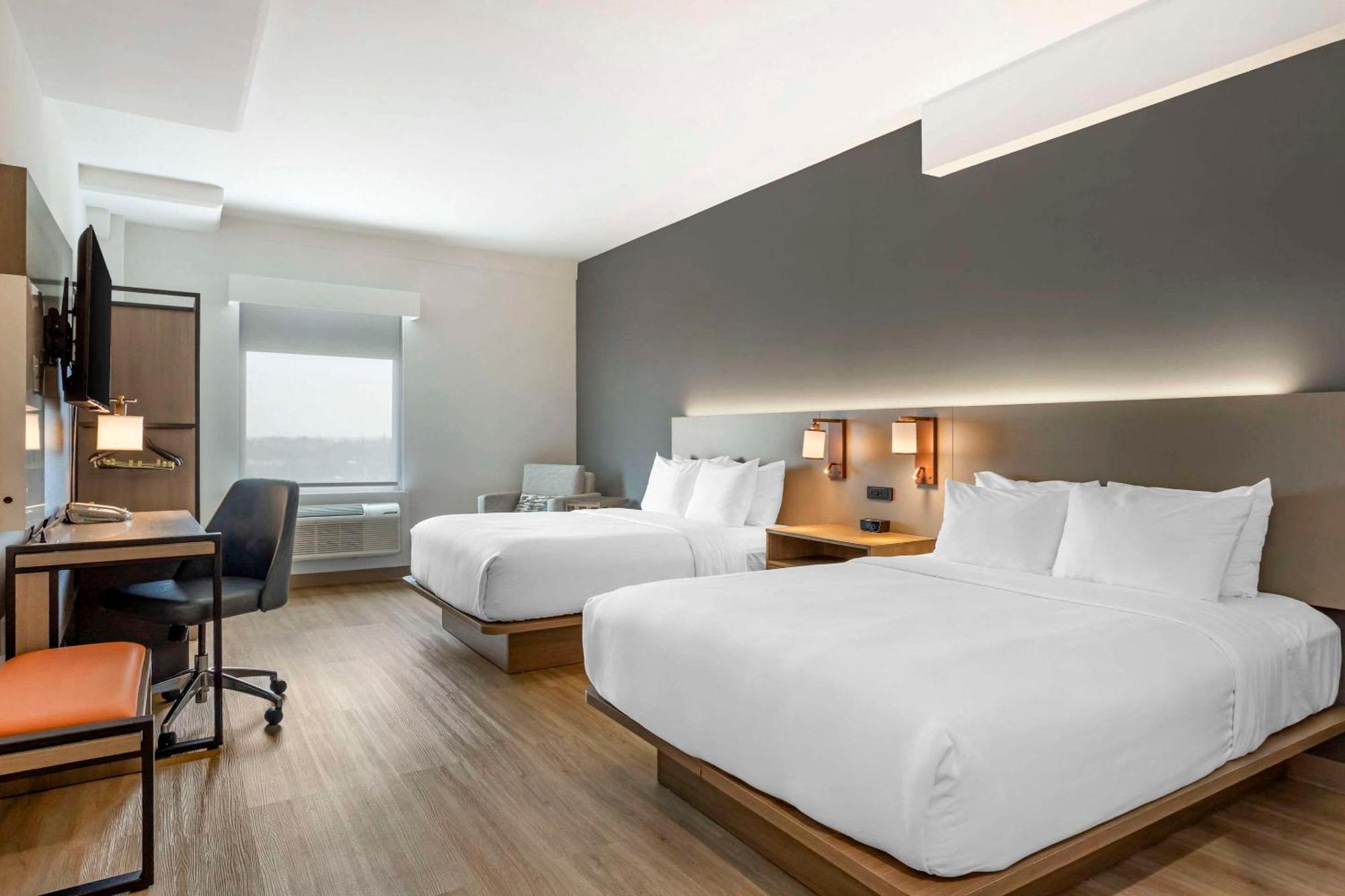 Comfort Inn & Suites Newark Liberty International Airport Exterior foto